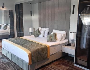 Deluxe Suite with Spa Bath