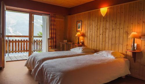Double or Twin Room with Mountain View