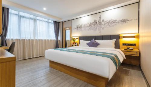 Deluxe Queen Room