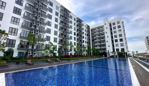 Studio with Pool View