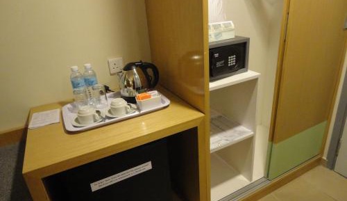 Standard Queen Room No Window