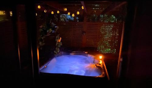 Studio with Spa Bath