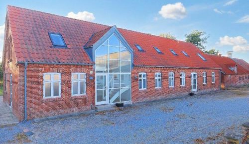 Eleven-Bedroom Holiday home