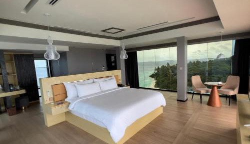 Panoramic Sea View Penthouse with Free 30-Minute Spa, Room Upgrade and Guided Snorkeling Trip Aug & Sep 26 Stays