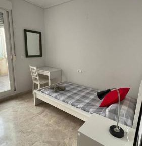 Single Room with Shared Bathroom