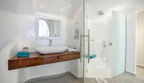Deluxe Suite with Caldera View