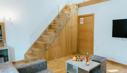 Deluxe Double Room (2 Adults + 1 Child)