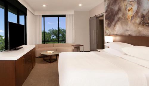 Large Executive Corner King Room