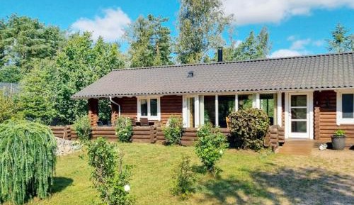 Three-Bedroom Holiday Home 