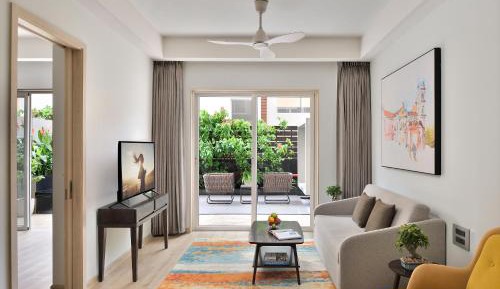 One Bedroom Premier - Enjoy Complimentary Hi-Tea Service with a Live Snack Counter from 4 PM to 6 PM   