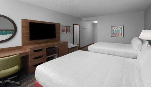 Room with Two Queen Beds - Non-Smoking