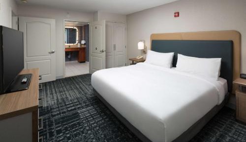 One-Bedroom King Suite - Non-Smoking