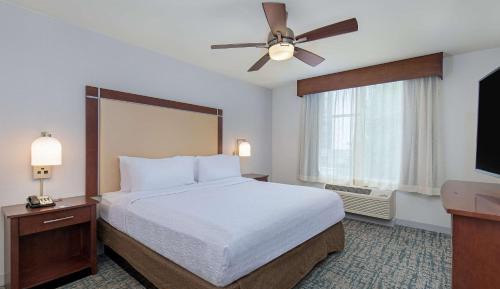 King Studio Suite - Hearing Access/Non-Smoking