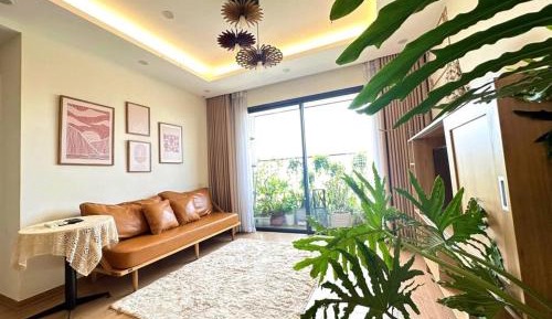 Three-Bedroom Apartment with Balcony