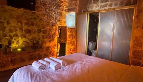 Deluxe Double Room with Shower