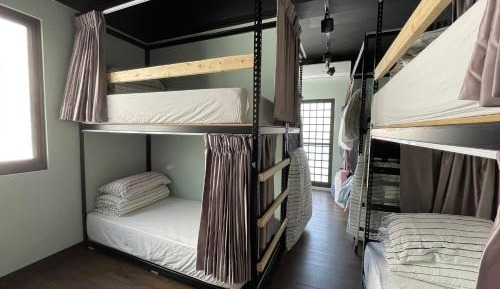 10-Bed Mixed Dormitory Room