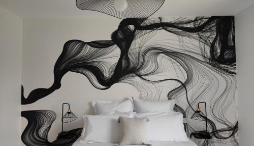 Queen Room with Garden View Black & White