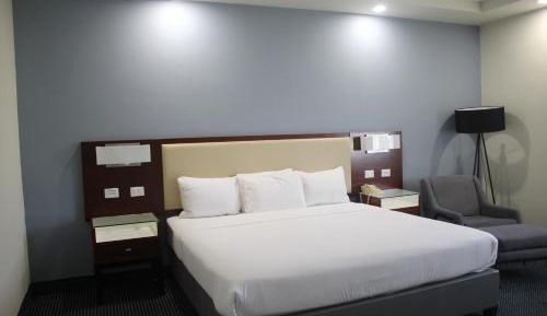 King Suite with Kitchenette - Non-Smoking