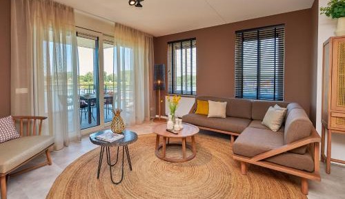 Apartment with Lake View