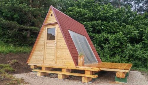 Wooden Hut with Shared Bathroom
