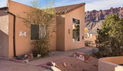 Three-Bedroom Holiday Home 