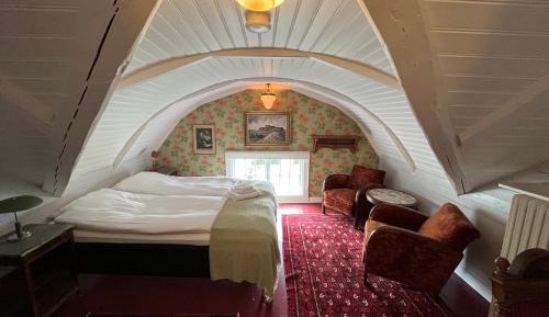 Double Room with Shared Bathroom