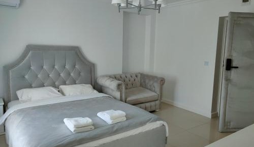 Deluxe Double Room (2 Adults + 1 Child)