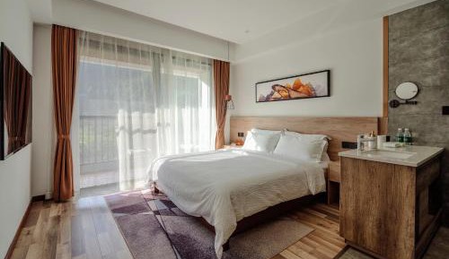 King Room with Mountain View