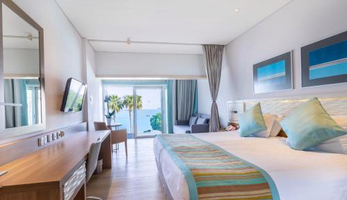 Superior Room with Balcony and Sea View