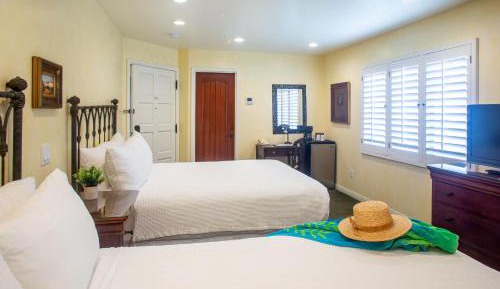 Standard Room with Two Queen Beds