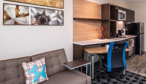 King Studio with Sofa Bed and Mountain View