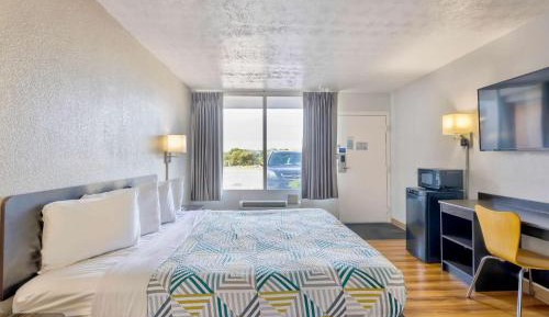 King Room - Disability Access - Non-Smoking