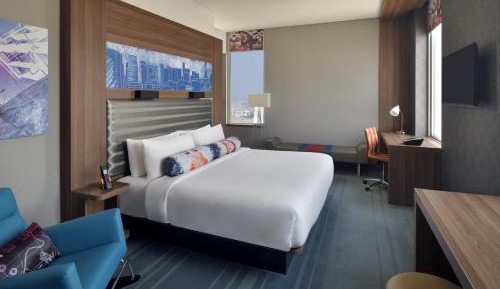 Aloft Room, 1 King