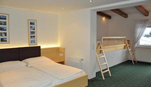 Family Room (2 Adults + 2 Children)