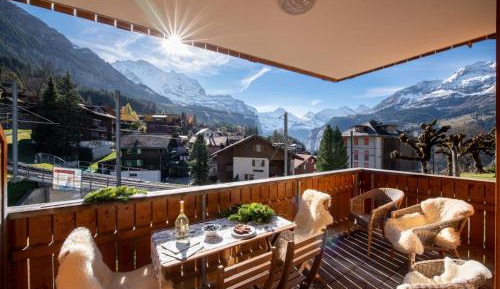 Apartment with Mountain View