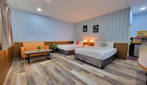Deluxe Quadruple Room with Private Bathroom