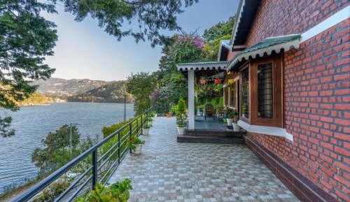 Villa with Garden View