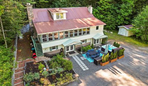 Five Bedroom Holiday Home