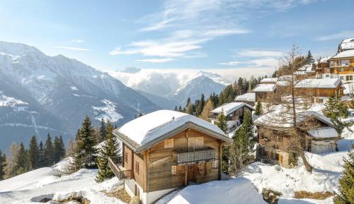 Apartment with Mountain View