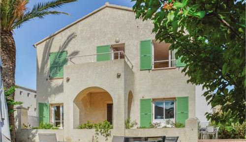 Three-Bedroom Holiday Home 