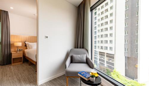 Deluxe Queen Suite