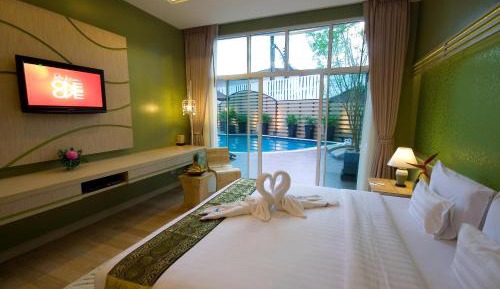 Deluxe Double Room with Pool Access