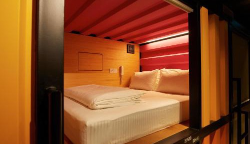 Capsule Queen (Check-In between 2000 - 0400 (12 hours stay)