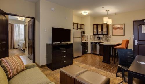 One-Bedroom Queen Suite