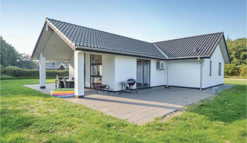 Four-Bedroom Holiday Home