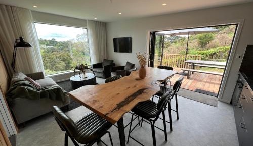 Apartment with Mountain View