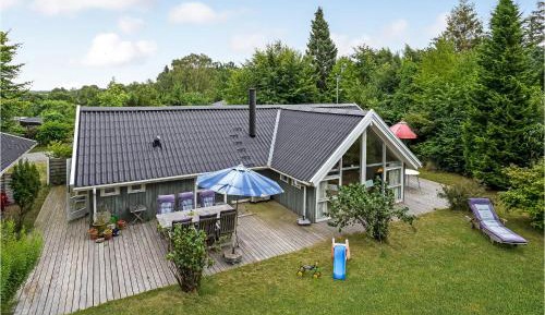 Three-Bedroom Holiday Home 