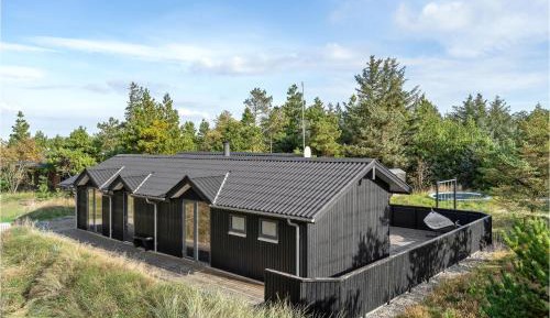 Three-Bedroom Holiday Home 
