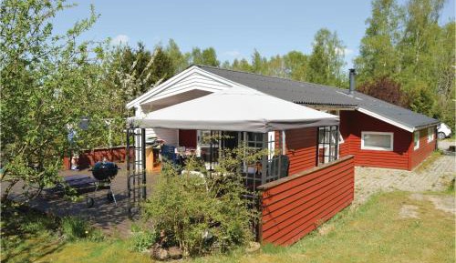 Three-Bedroom Holiday Home 