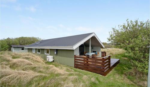 Three-Bedroom Holiday Home 